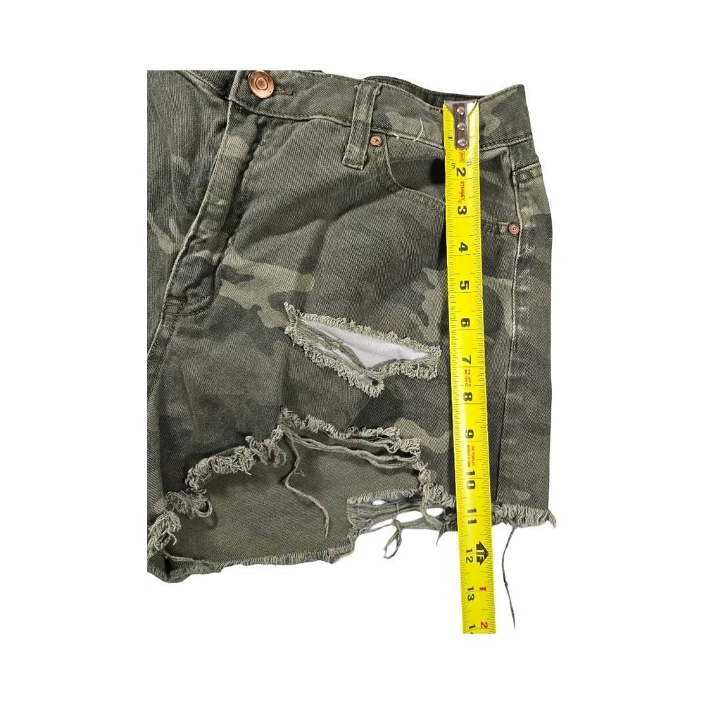 NOBO Shorts Distressed Camo high rise Women Shorts